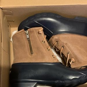 Women’s 9 1/2M Sperry boots